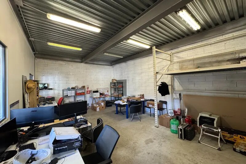 Light Industrial in Montpellier to rent - Interior Photo - Image 3 of 5