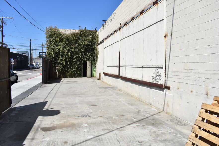 654 S Anderson St, Los Angeles, CA for rent - Building Photo - Image 3 of 20