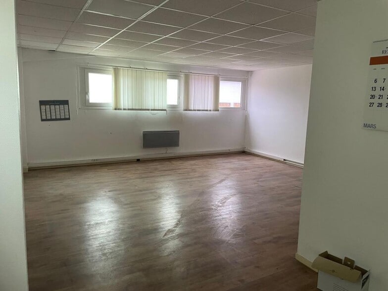 Light Industrial in Saint-Pathus for sale - Interior Photo - Image 3 of 8