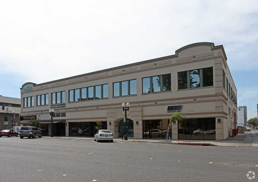 1111-1115 I St, Modesto, CA for rent - Building Photo - Image 2 of 34