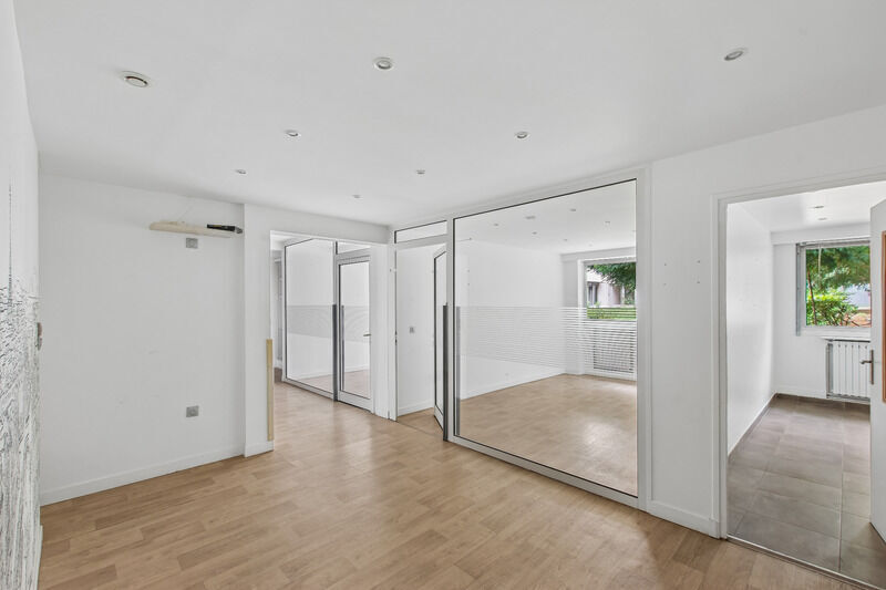 Office in Paris for sale - Interior Photo - Image 1 of 19