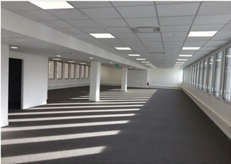 Office in Charenton-le-Pont to rent - Building Photo - Image 3 of 28