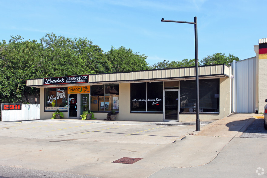 2311 NW 36th St, Oklahoma City, OK for rent - Primary Photo - Image 1 of 2