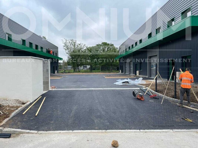 Light Industrial in Tignieu-Jameyzieu to rent - Construction Photo - Image 3 of 6