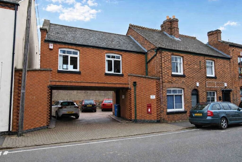 73 High St, Leicester to rent Building Photo- Image 1 of 2