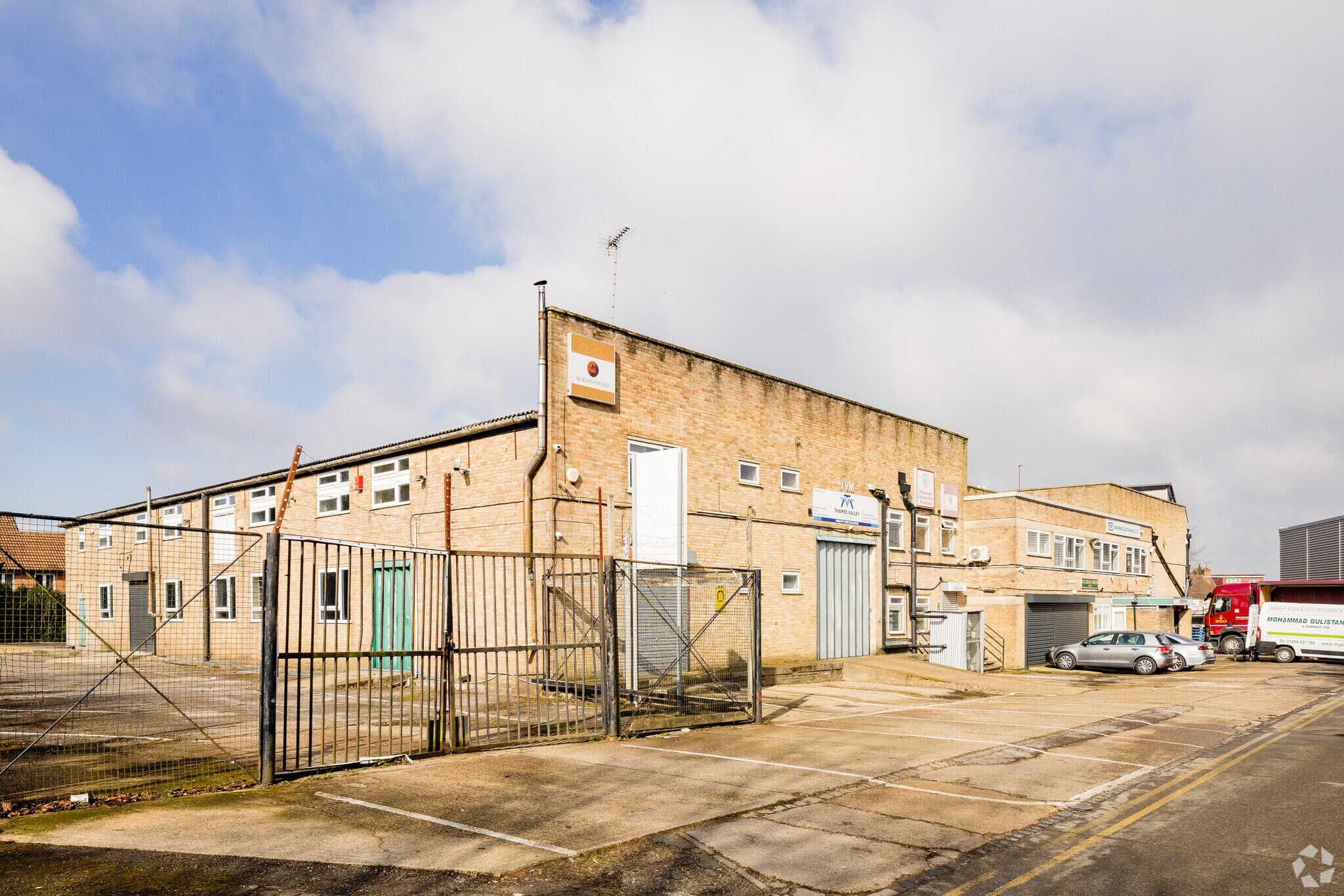 10-11 Halifax Rd, High Wycombe for sale Primary Photo- Image 1 of 1