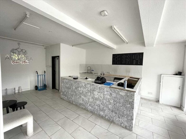 4-10 Collum Ln, Scunthorpe to rent - Building Photo - Image 2 of 5