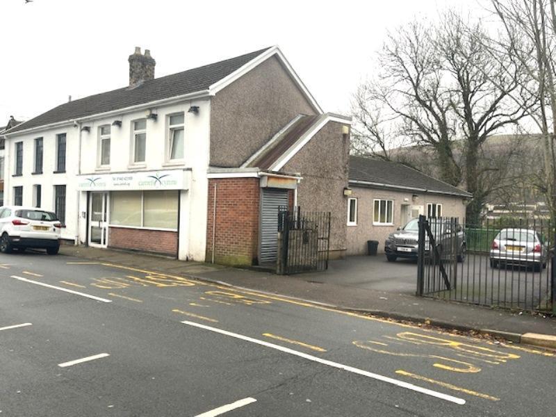 284 Brithweunydd Rd, Tonypandy to rent Primary Photo- Image 1 of 22