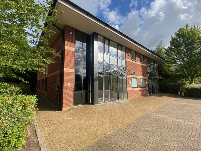 Commercial Rd, Darwen to rent - Building Photo - Image 2 of 3