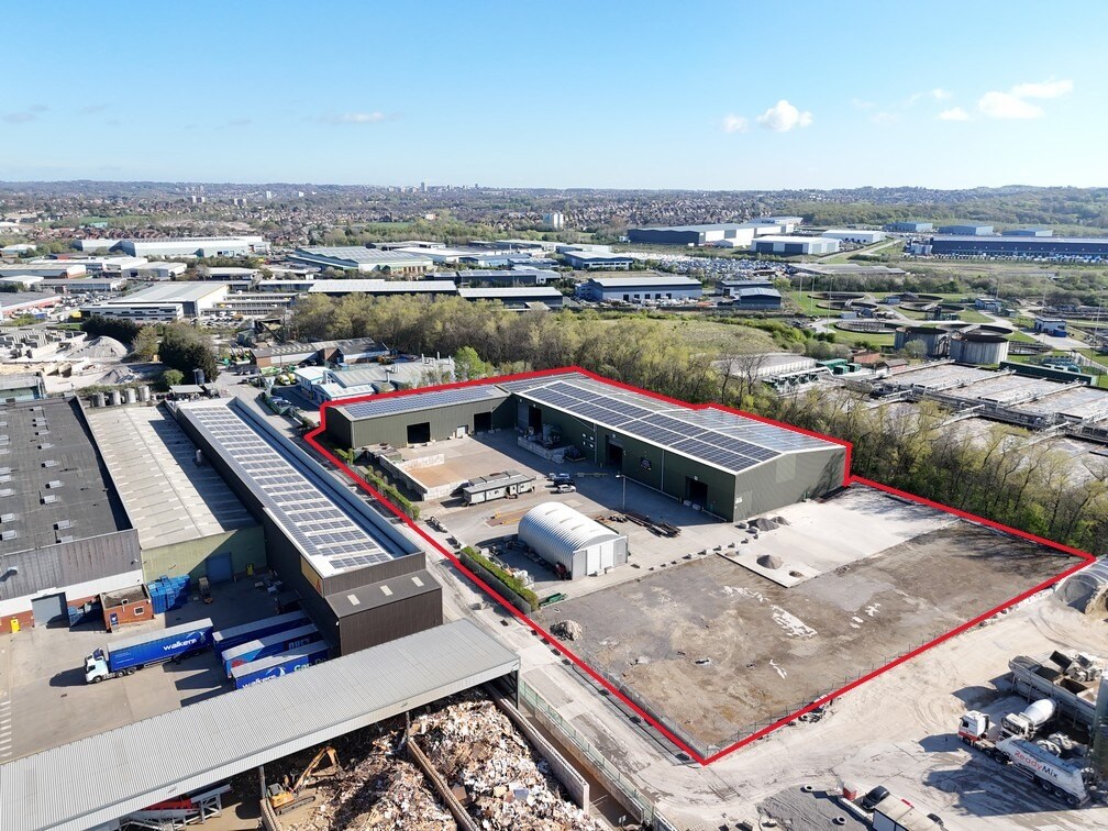 Knowsthorpe Rd, Leeds to rent Aerial- Image 1 of 8