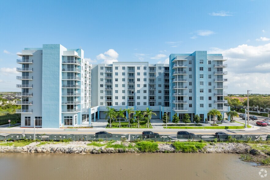 8175 NW 107th Ave, Doral, FL to rent - Building Photo - Image 3 of 6