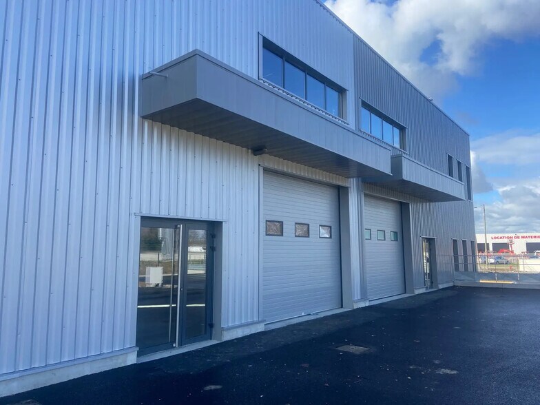 Petite Rue De La Plaine, Bourgoin-Jallieu for sale - Building Photo - Image 2 of 5