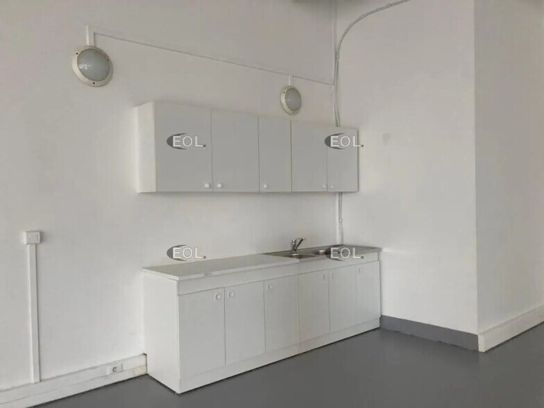 Light Industrial in Chevilly-Larue to rent - Interior Photo - Image 2 of 4