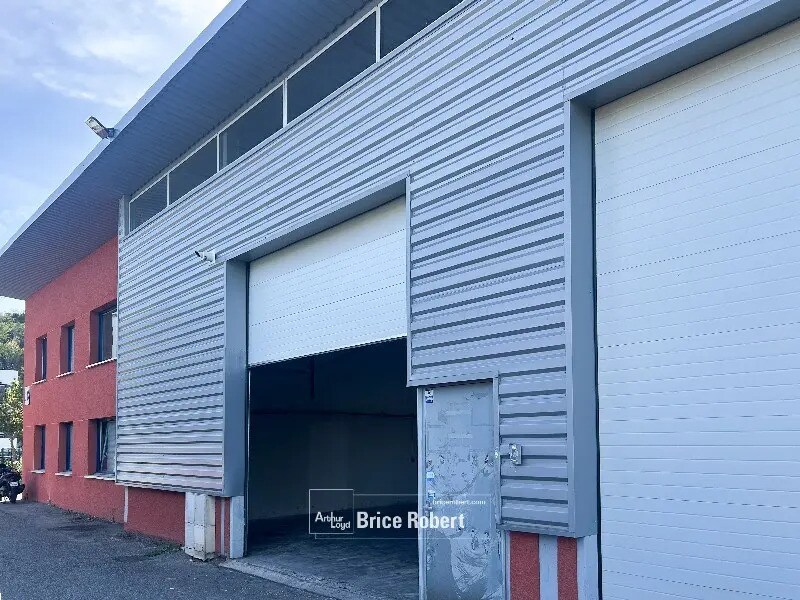 Light Industrial in Brignais to rent Building Photo- Image 1 of 8