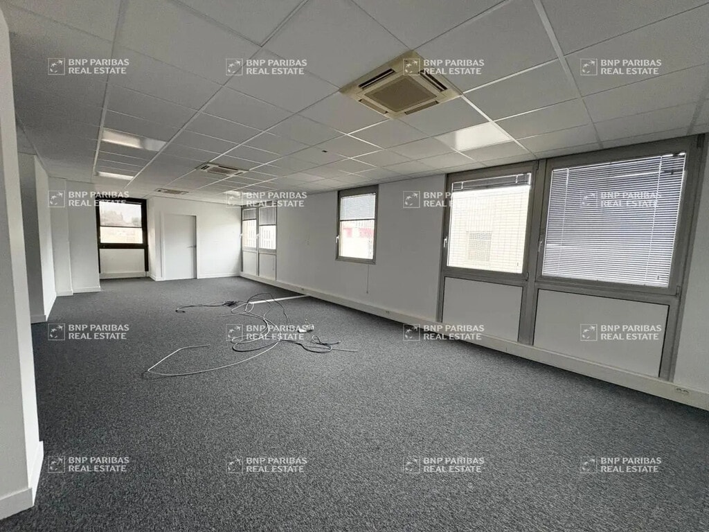 Location Bureaux 300 m² - Photo 1
