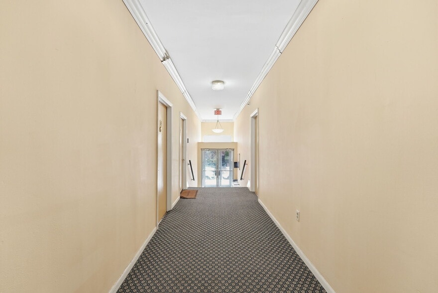 320 Constitution Ave NE, Washington, DC for sale - Interior Photo - Image 2 of 10