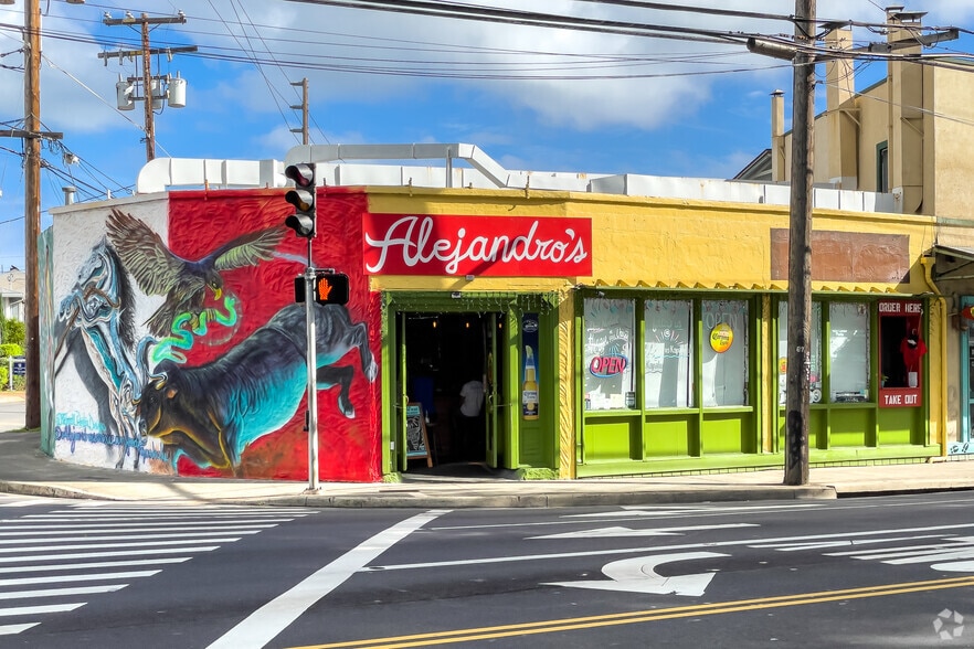 Kapahulu Portfolio portfolio of 2 properties for sale on LoopNet.co.uk - Primary Photo - Image 2 of 3