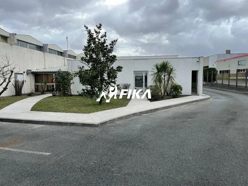 Light Industrial in Mérignac to rent Building Photo- Image 1 of 9