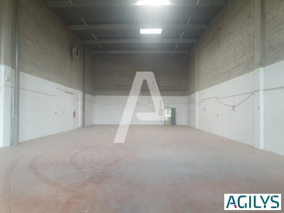 Light Industrial in Lognes to rent Interior Photo- Image 1 of 6