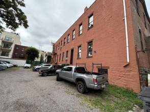 148 India St, Brooklyn, NY to rent Building Photo- Image 1 of 4