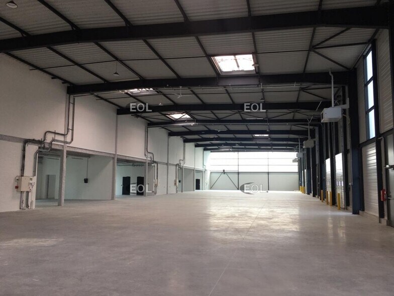 Light Industrial in Bonneuil-sur-Marne to rent - Building Photo - Image 1 of 3