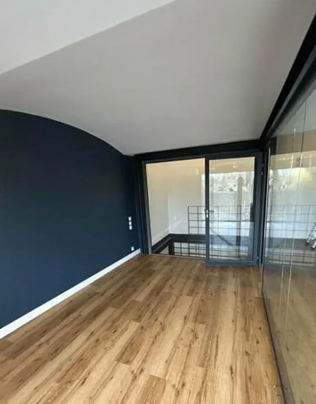 Office in Levallois-Perret to rent - Interior Photo - Image 2 of 3