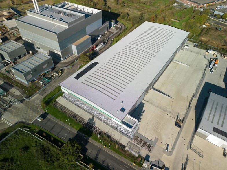 Beddington Ln, Croydon to rent - Building Photo - Image 1 of 16