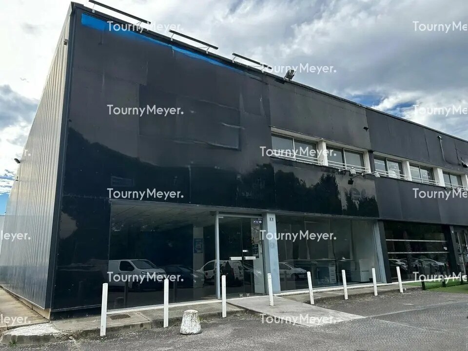 Retail in Lattes to rent Building Photo- Image 1 of 3