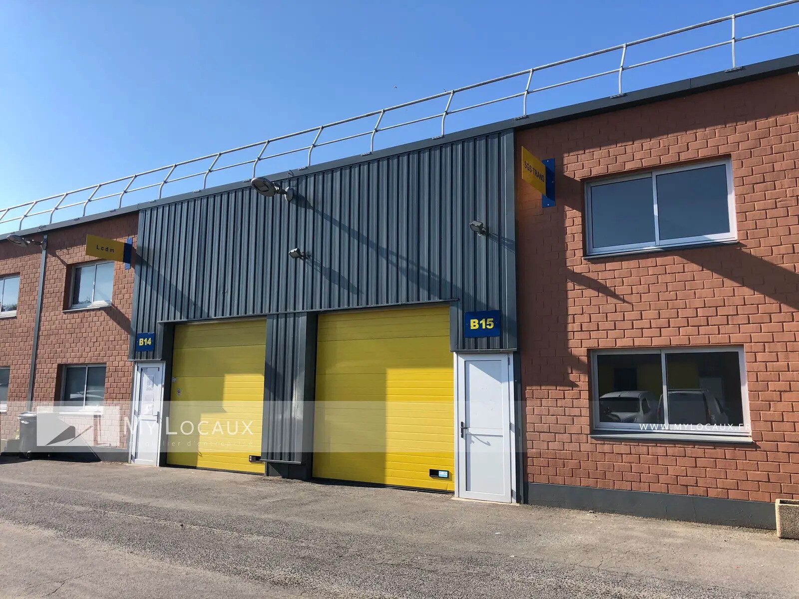 Light Industrial in SAINT-OUEN-L'AUMONE to rent Building Photo- Image 1 of 7