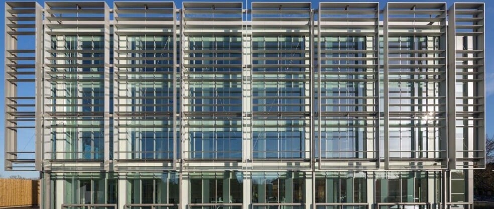 The Causeway, Staines to rent - Building Photo - Image 1 of 2