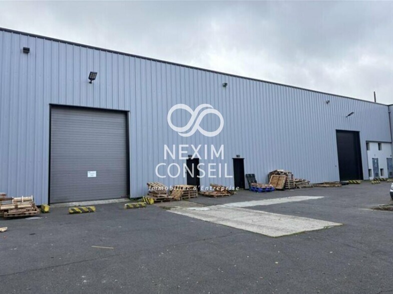 Industrial in Villeneuve-la-Garenne to rent - Building Photo - Image 2 of 2