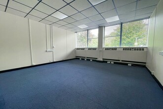 Priestley Rd, Basingstoke for rent Interior Photo- Image 2 of 6