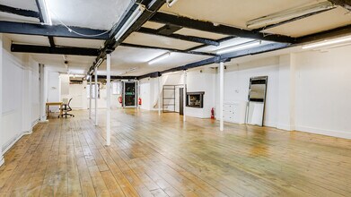 2 Nimrod Passage, London to rent Interior Photo- Image 2 of 5