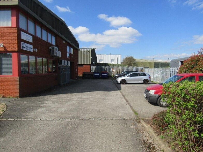 Sunbeam Rd, Kempston to rent - Building Photo - Image 2 of 16