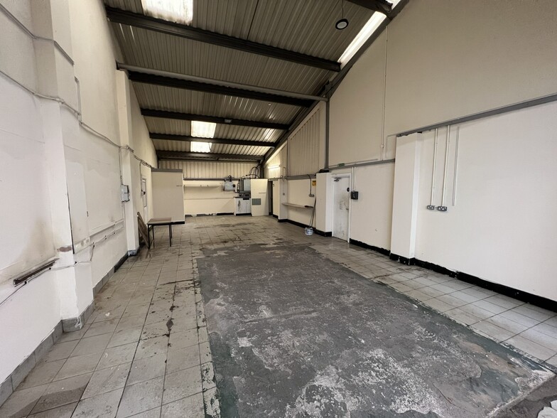 Lyncastle Way, Warrington to rent - Interior Photo - Image 3 of 5