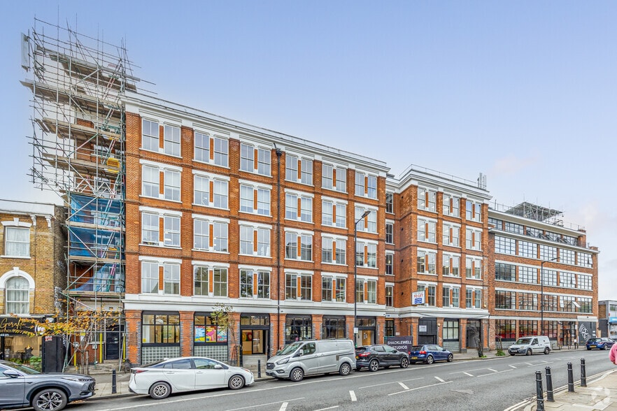 18-28 Shacklewell Ln, London to rent - Primary Photo - Image 1 of 2