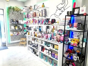 Retail in Madrid, Madrid to rent Interior Photo- Image 2 of 6