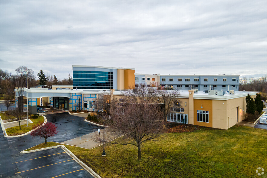 44315 N Gratiot Ave, Clinton Township, MI for sale - Primary Photo - Image 1 of 1