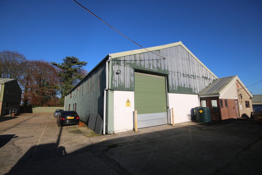 Hollom Down Rd, Salisbury to rent - Building Photo - Image 3 of 9