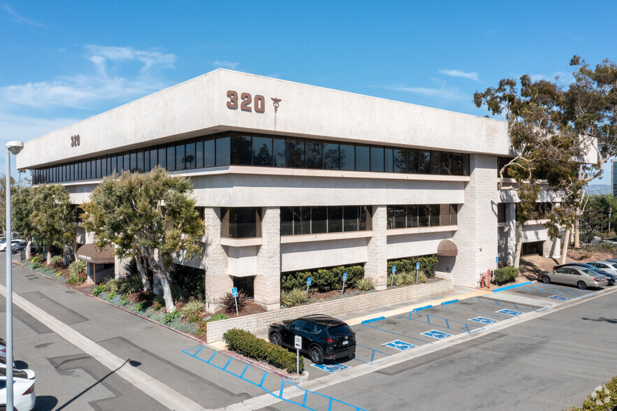 320 Superior Ave, Newport Beach, CA for rent - Building Photo - Image 1 of 5