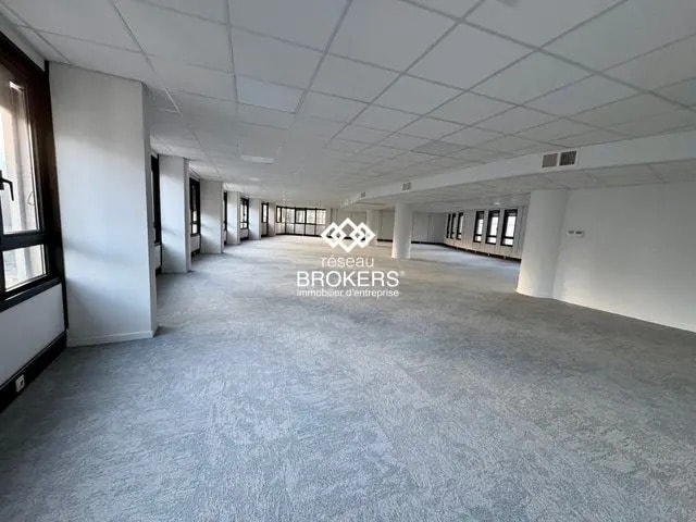 Location Bureaux 334 m² - Photo 1