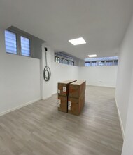 Retail in Madrid, Madrid to rent Interior Photo- Image 2 of 5