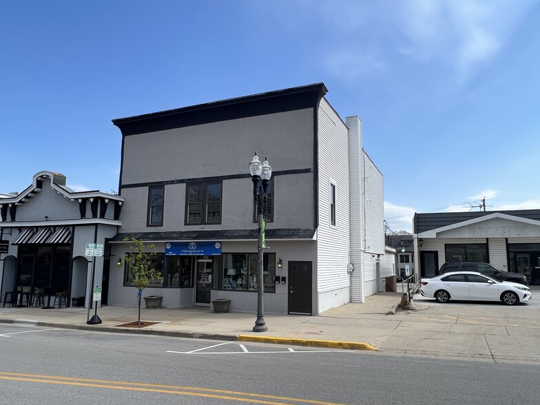 107-109 E Capitol Dr, Hartland, WI for sale - Building Photo - Image 1 of 1