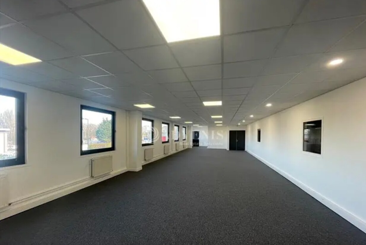 Office in Lisses to rent Interior Photo- Image 1 of 2