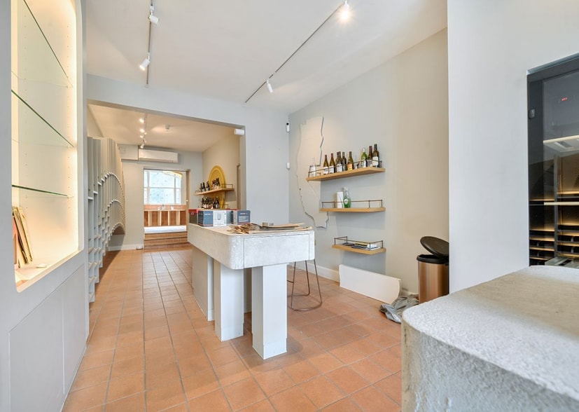 102 Islington High St, London to rent - Building Photo - Image 3 of 5