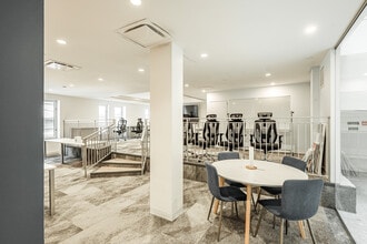 2065-2121 Rue Crescent, Montréal, QC to rent Interior Photo- Image 2 of 4