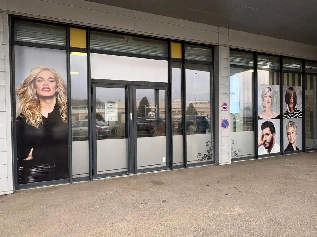 Location Commerce 115 m² - Photo 1