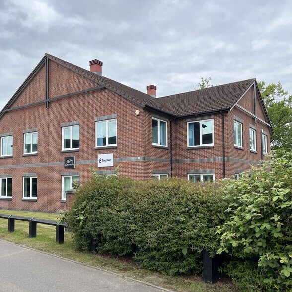 Parkway, Burton On Trent to rent - Building Photo - Image 1 of 1