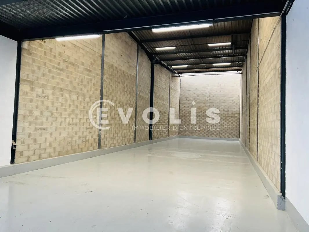 Light Industrial in Noisy-le-Grand to rent Building Photo- Image 1 of 8