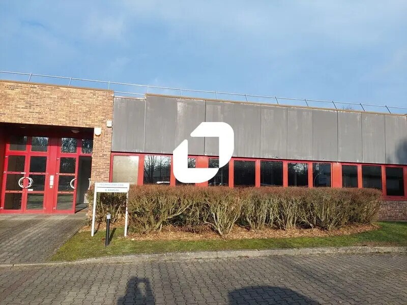 Light Industrial in Trappes to rent Building Photo- Image 1 of 22